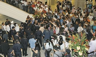 Crowd at the Palace of Justice in Putrajaya on Friday, 22nd May. Pic source: The Star